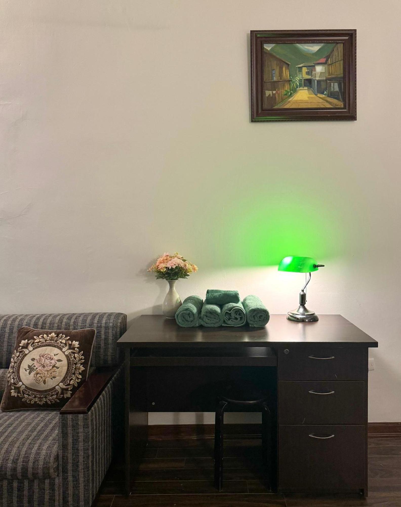 Hidden Gem Homestay 2 Hanoi Buitenkant foto